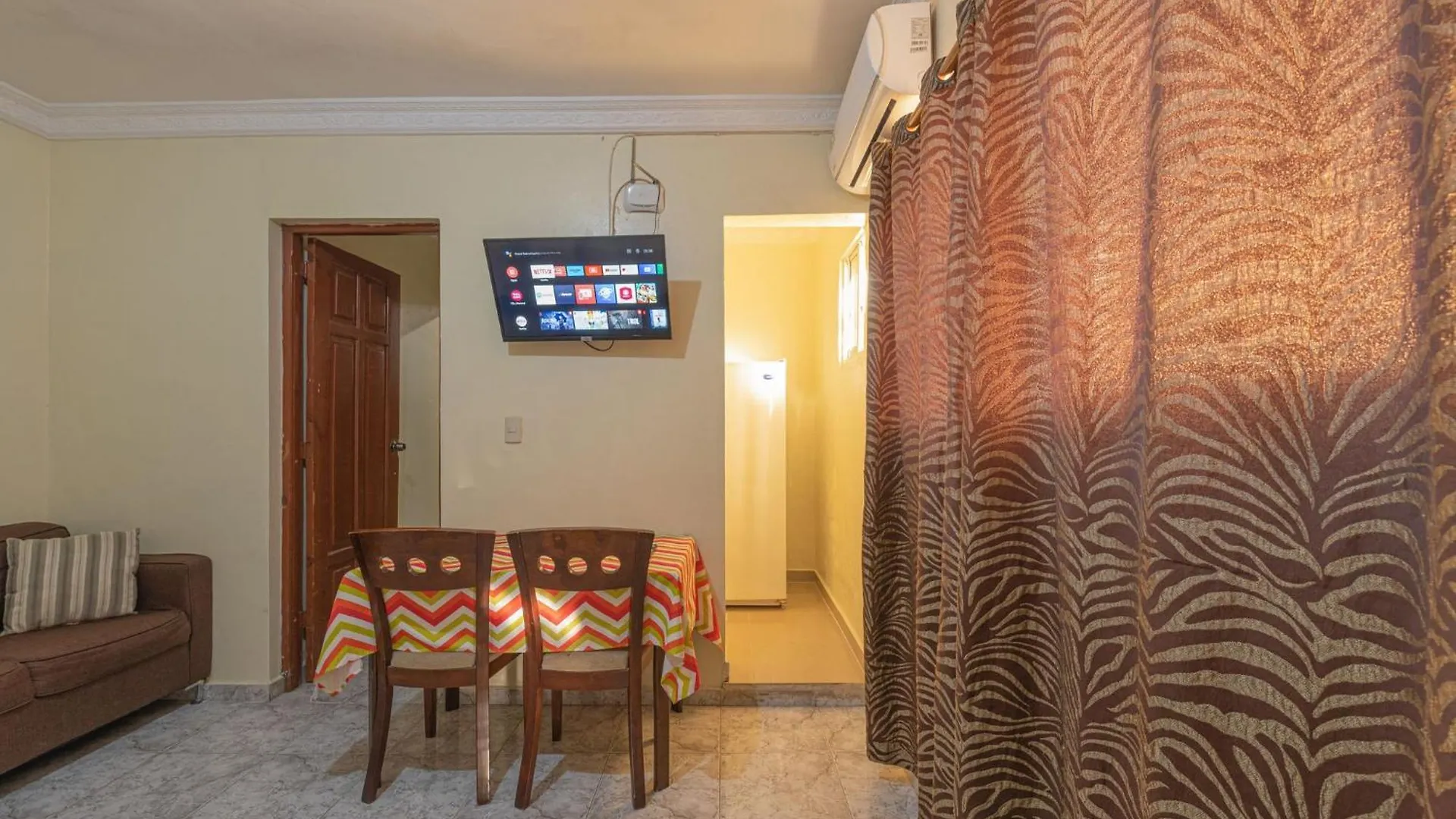 Tropical Island Apartahotel La Viva Guest house